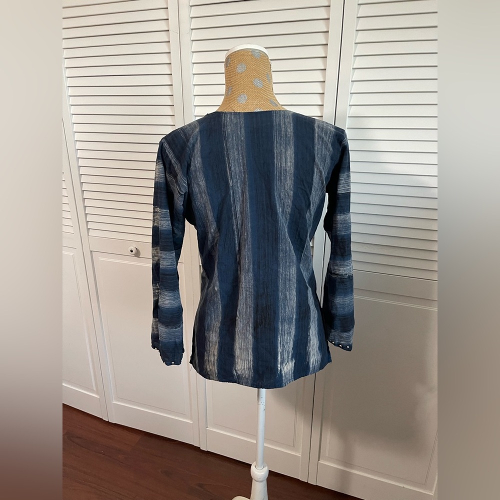 Authentic 70s handmade tunic shirt, wood beads, bell sleeves, peekaboo cut blue - Picture 5 of 12